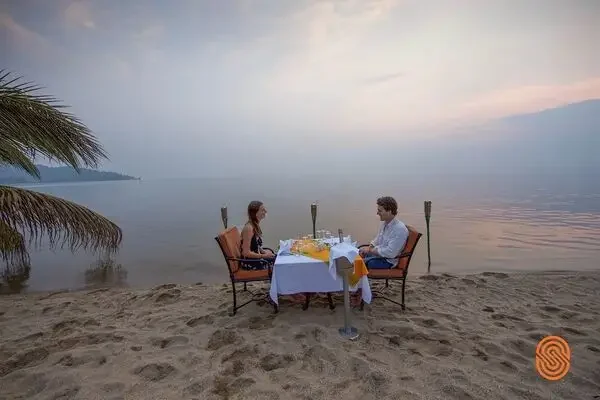sunset-dinner-lake-kivu